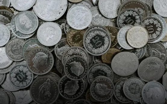 How to Create a Budget for a Family of Four: Essential Tips